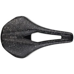 Fizik Tempo Argo R3 Les Classiques Regular Saddle - Special Edition -Crankbrothers Verkoop 8021890497987 fizik tempo argo les classiques 3 open saddle cobbled racing cycling races 03 901623