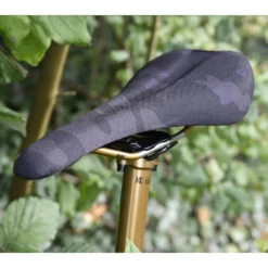 DMR OiOi Saddle - Black Camo 12 DMR OiOi Saddle - Black Camo -Crankbrothers Verkoop dmr oioi saddle camp black mounted 1151534